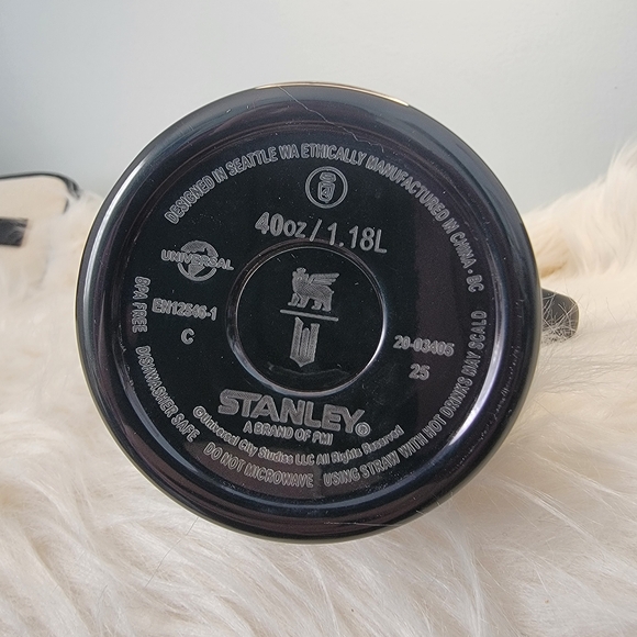 Stanley Halloween Damask LIMITED EDITION 40oz. - Picture 7 of 9